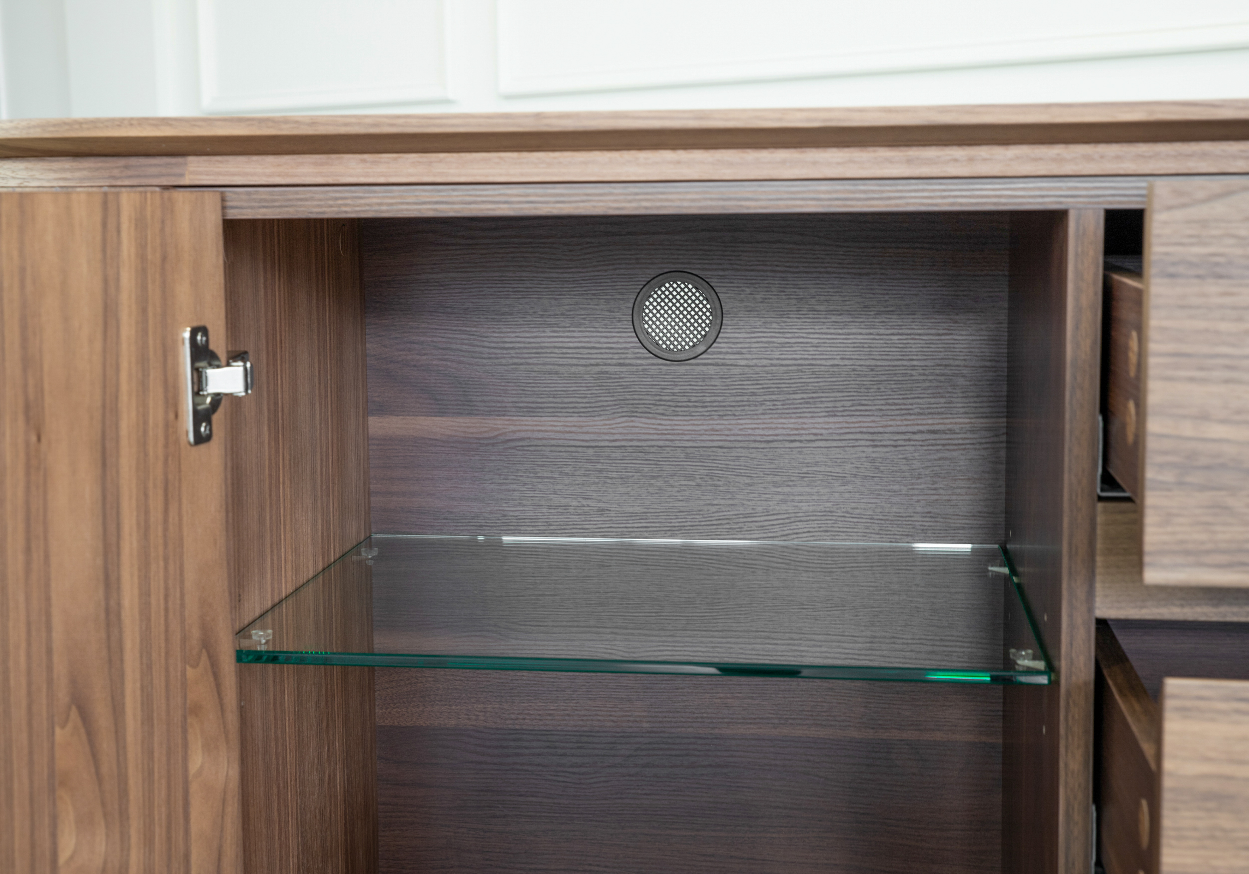 Aire Buffet - Close Up - 2