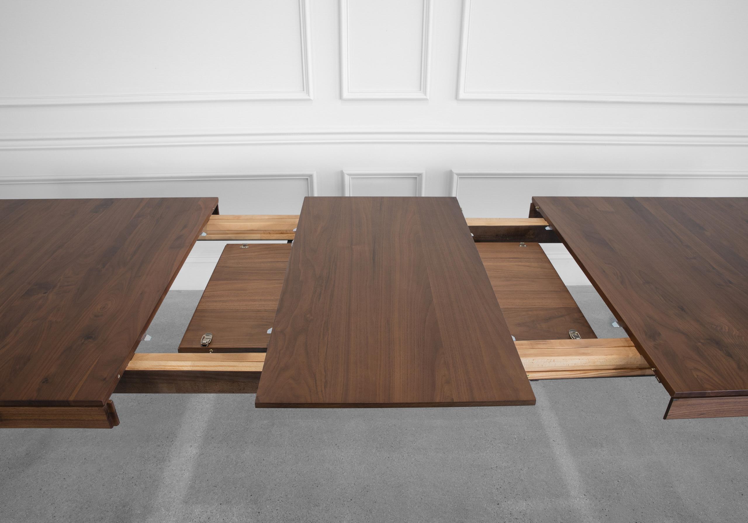 Aurora Dining Table in Walnut - Leafs