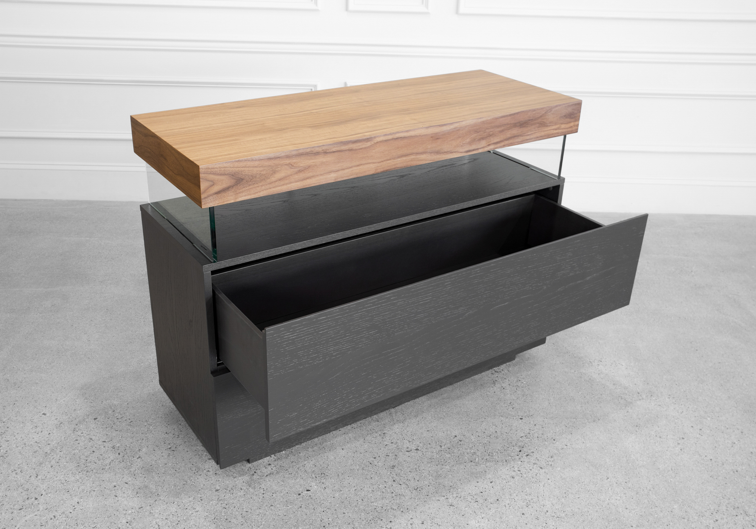 Glassic Small Dresser