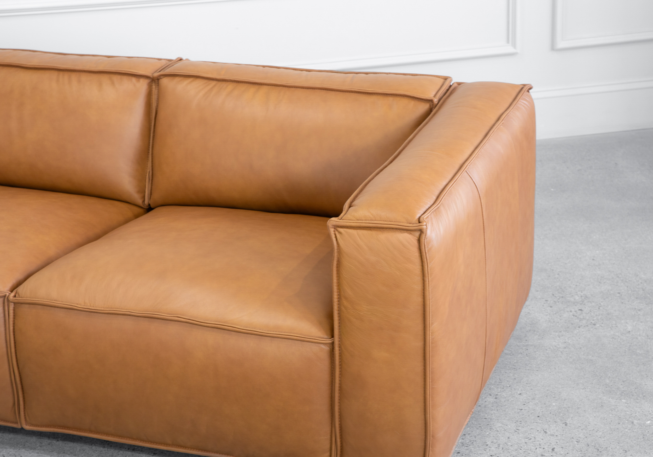 Palma 2-Piece Leather Sectional Sofa - Close Up