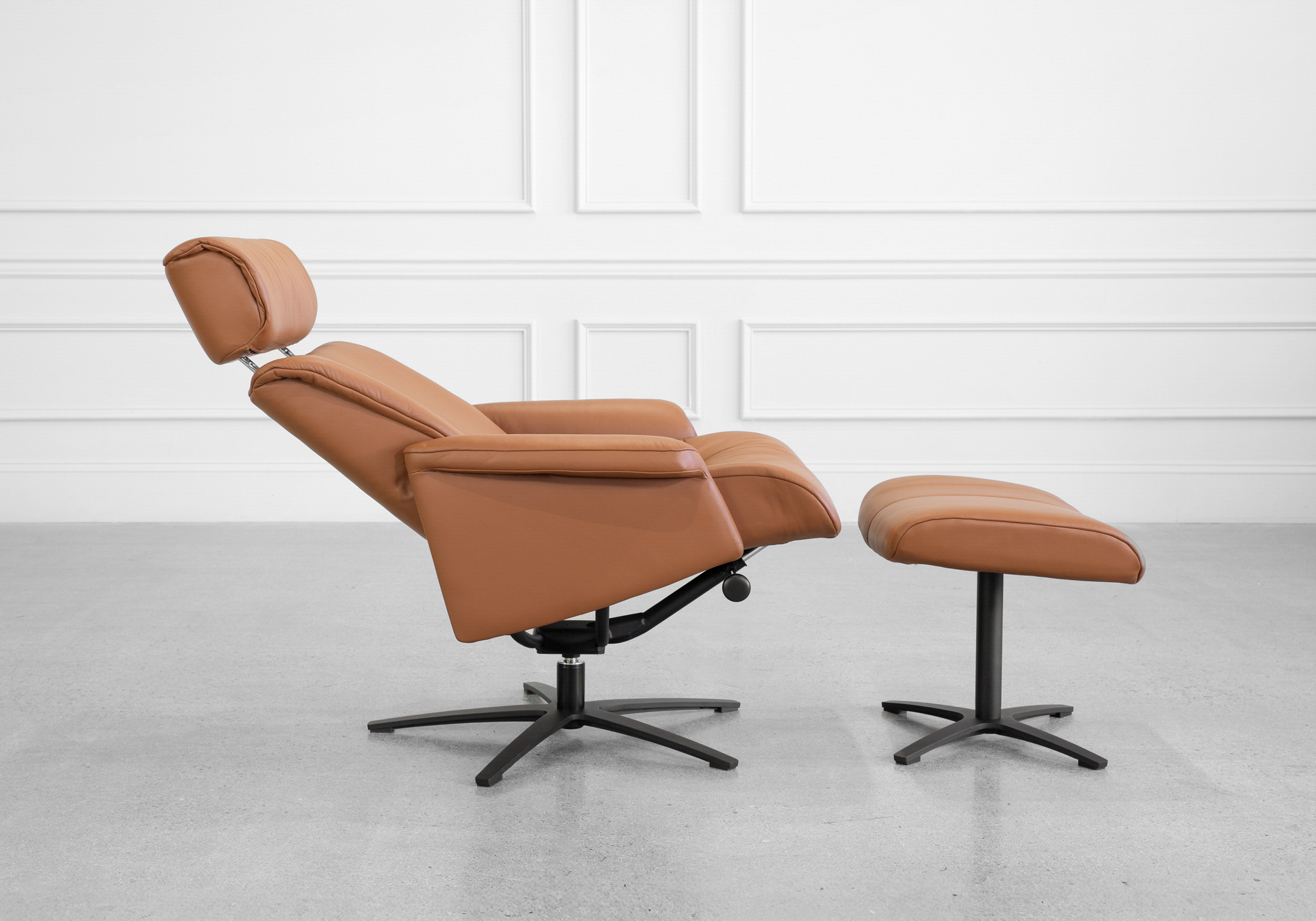 Sterling Leather Recliner in Cognac
