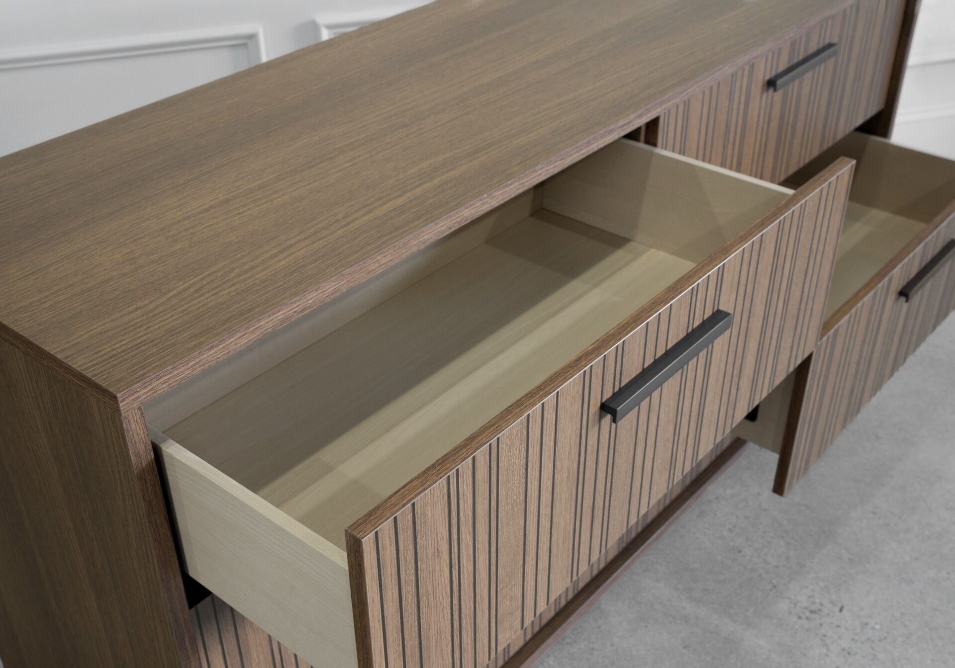 Ritmo Double Dresser - Close Up Ritmo Double Dresser - Close Up