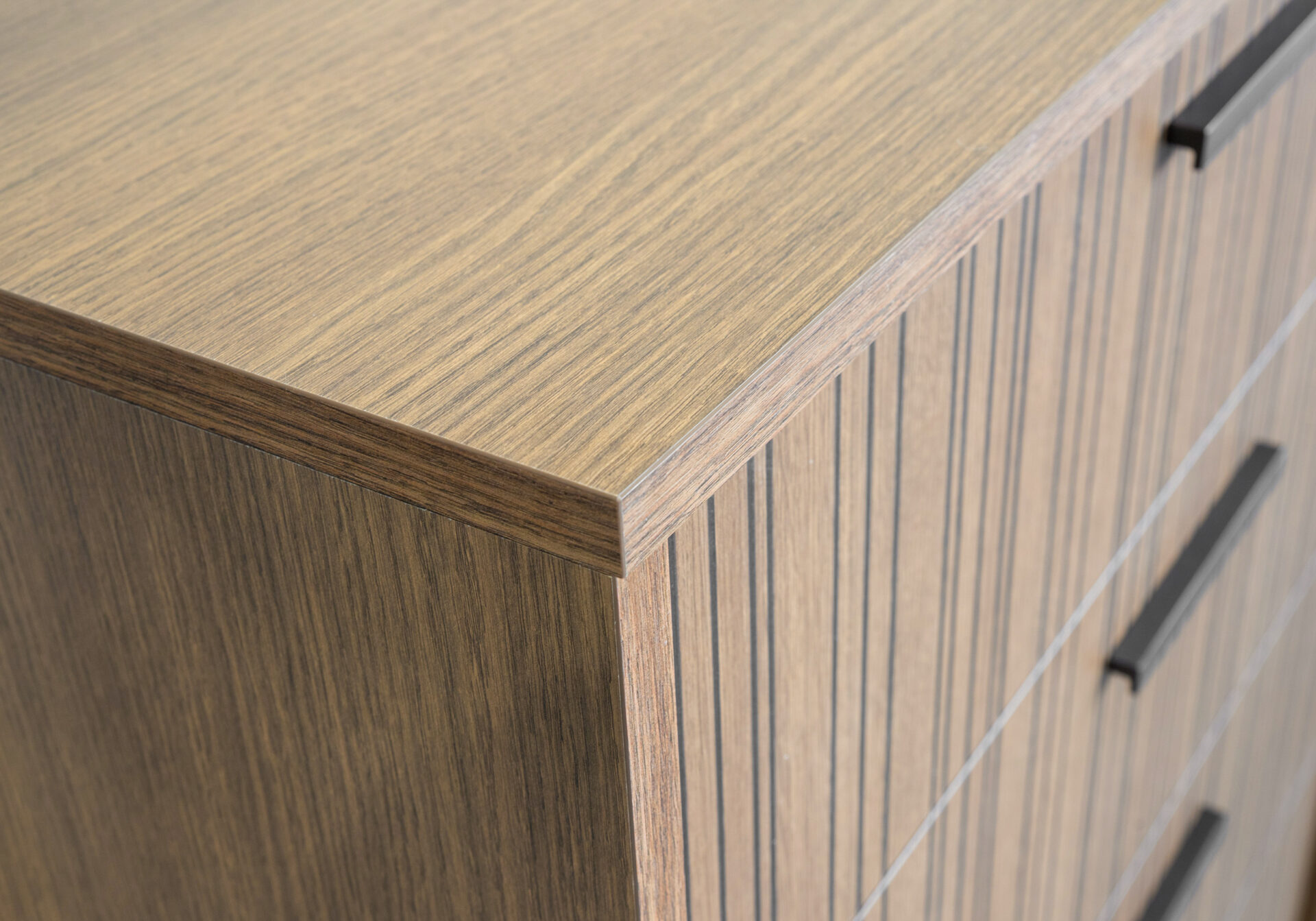 Ritmo High Chest - Close Up