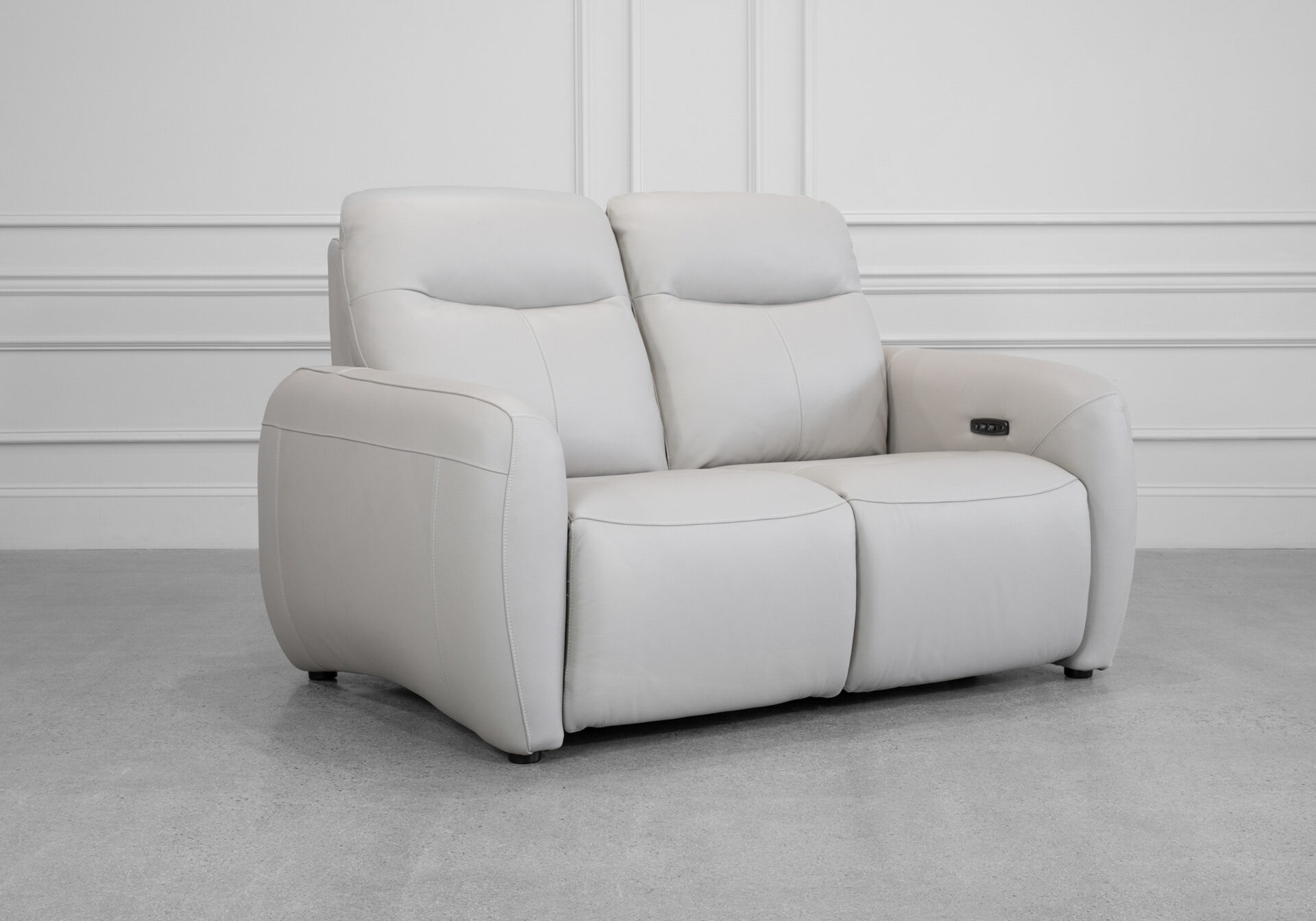 Rosario Pwr. Loveseat in Oatmeal - Angle