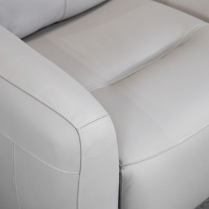 Rosario Pwr. Loveseat in Oatmeal - Close Up