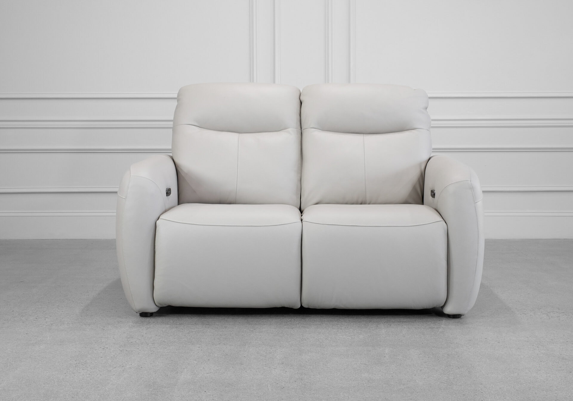 Rosario Pwr. Loveseat in Oatmeal - Front