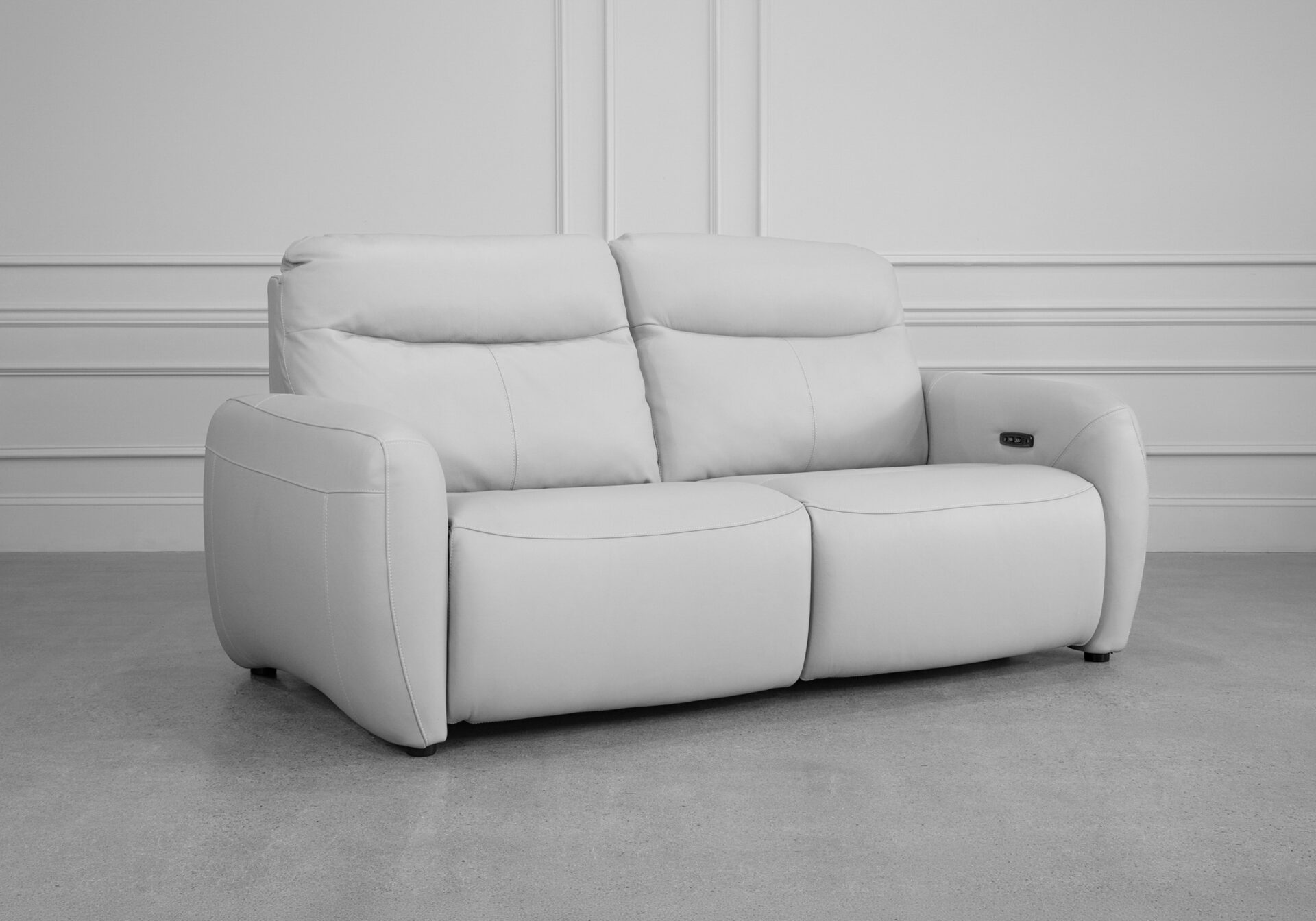 Rosario Pwr. Sofa in Oatmeal - Angle