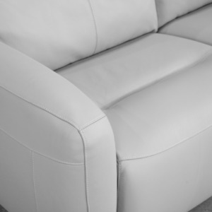 Rosario Pwr. Sofa in Oatmeal - Close Up Rosario Pwr. Sofa in Oatmeal - Close Up
